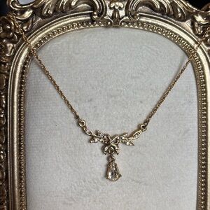 1928 Jewelry vintage Gold tone crystal and bow necklace